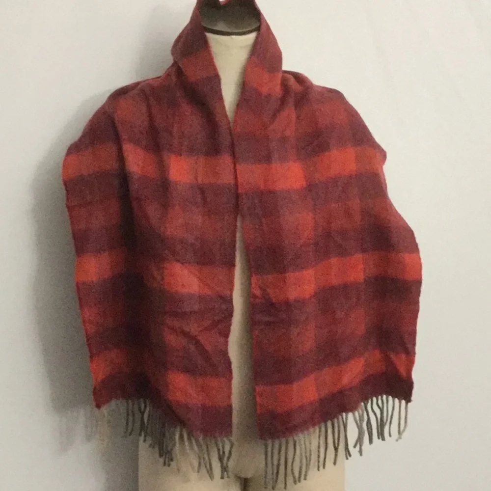 NWOT Scottish Cashmere Scarf Unisex Shades of Red